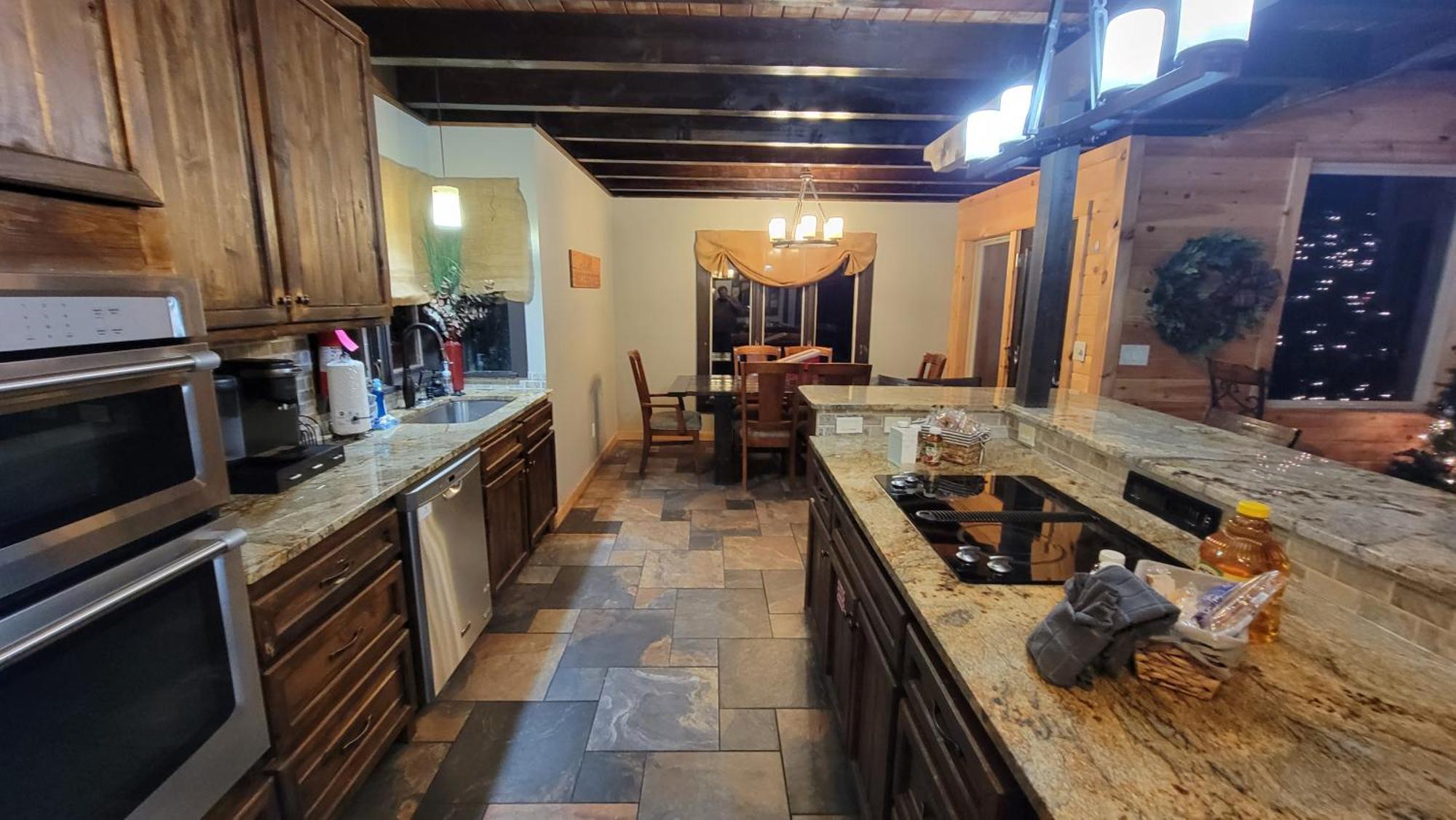 Villa Bear Necessities, Luxury 5Bd Mtn Views, Hot Tub, Many Bear Sightings Gatlinburg Exterior foto